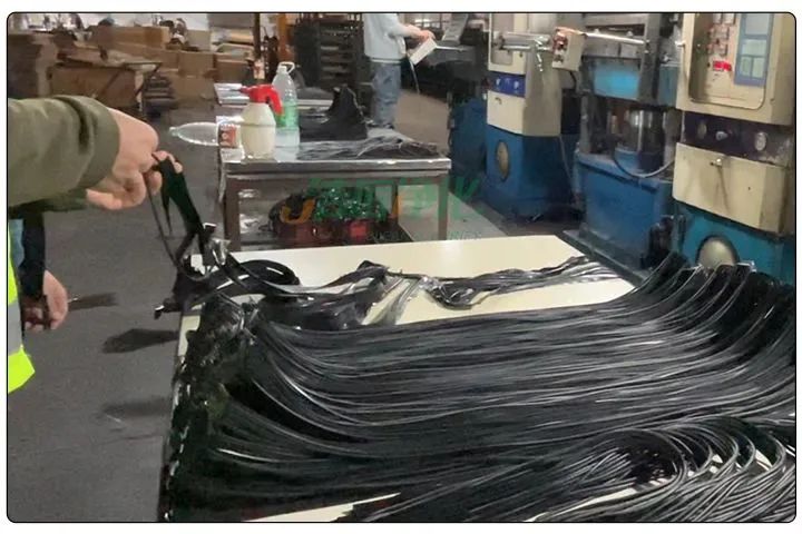 橡膠配件加工廠氣味難聞，傷害人體；廢氣除臭用Dejing的凈?！.jpg
